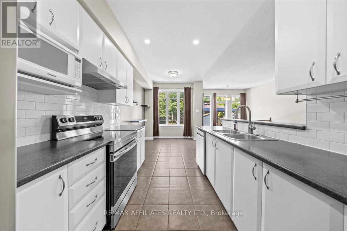 Photo 20 of 628 Everlasting Crescent, Ottawa ON