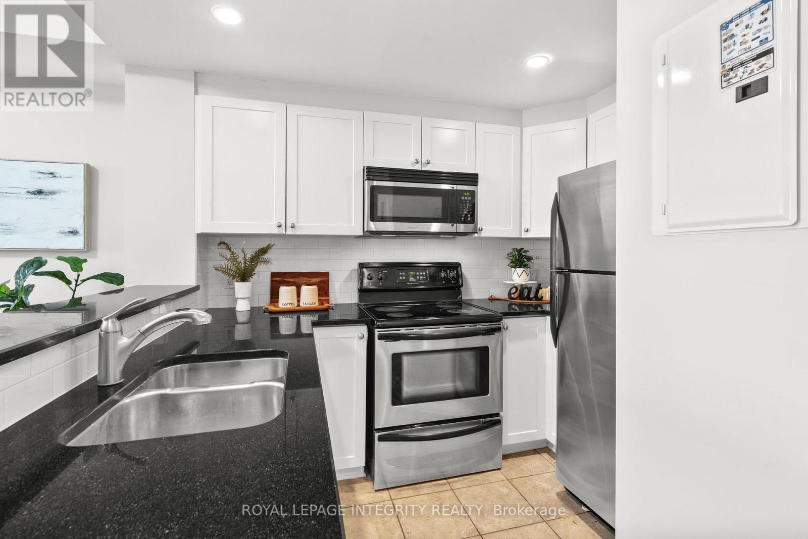 Photo 24 of 309 200 Besserer Street N, Ottawa ON