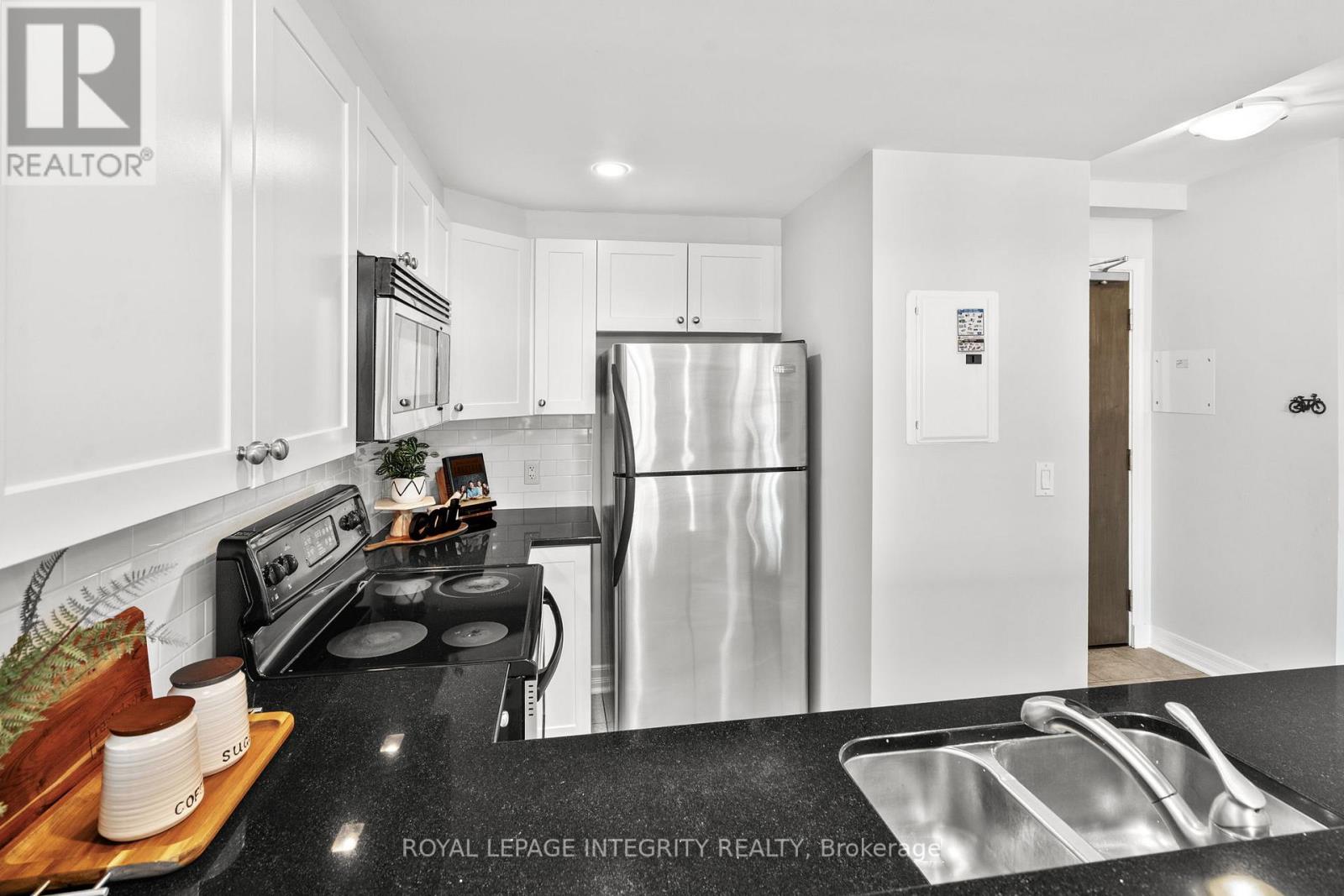 Photo 23 of 309 200 Besserer Street N, Ottawa ON