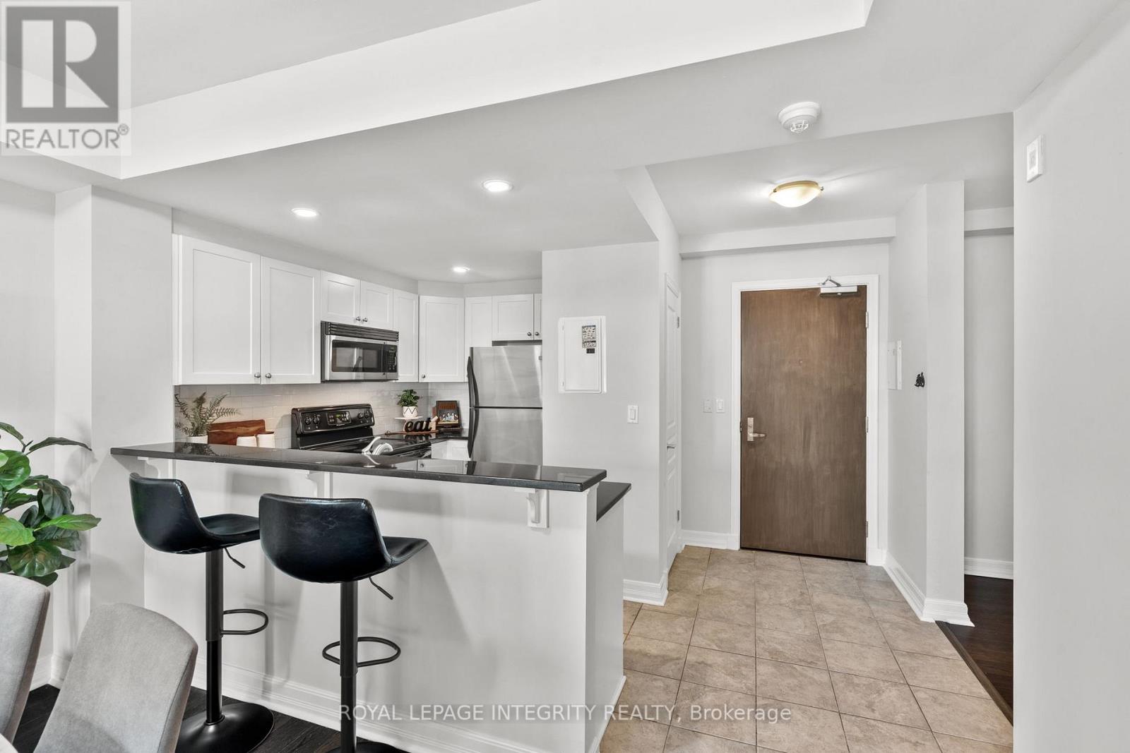 Photo 15 of 309 200 Besserer Street N, Ottawa ON