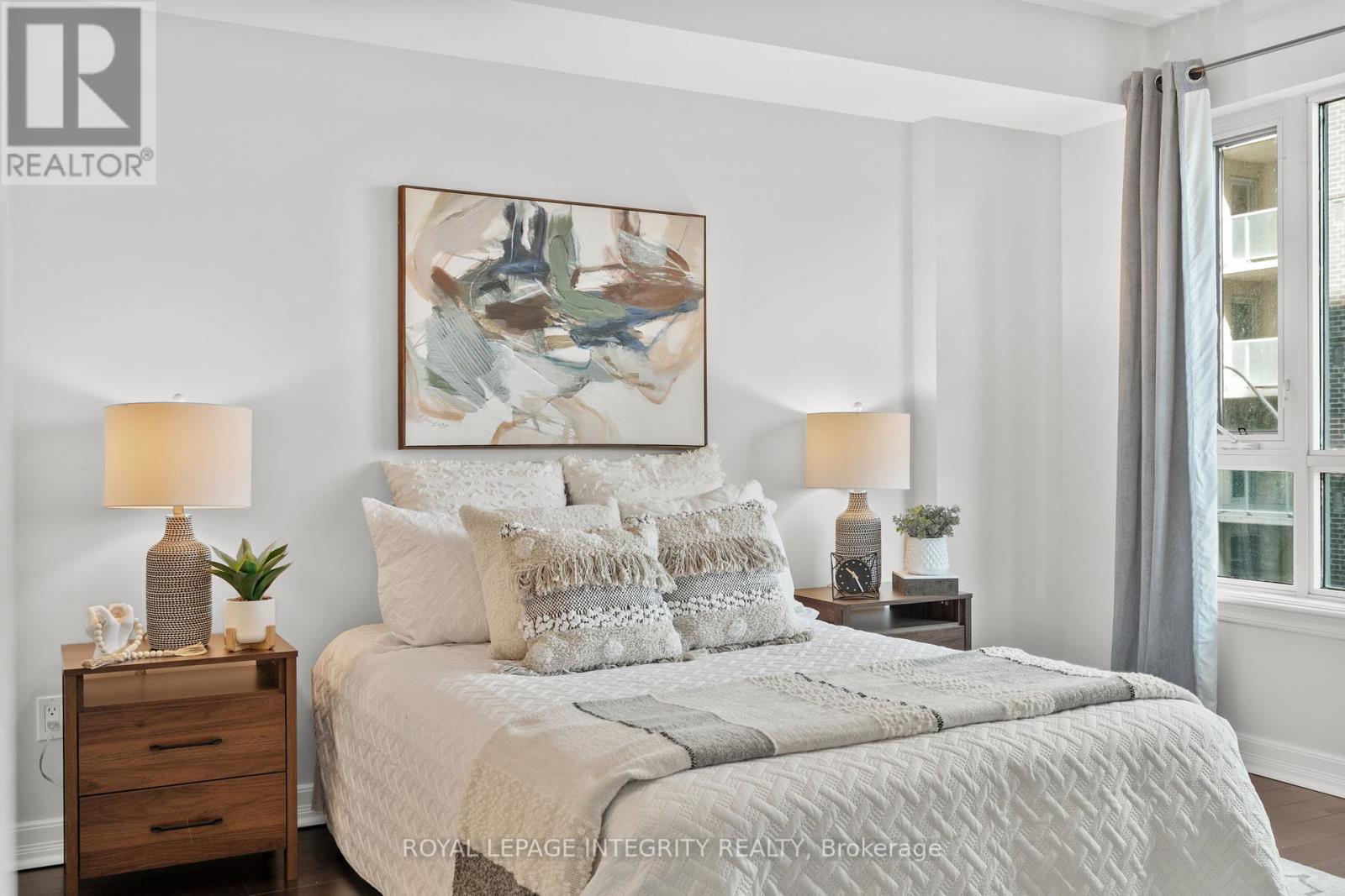 Photo 9 of 309 200 Besserer Street N, Ottawa ON