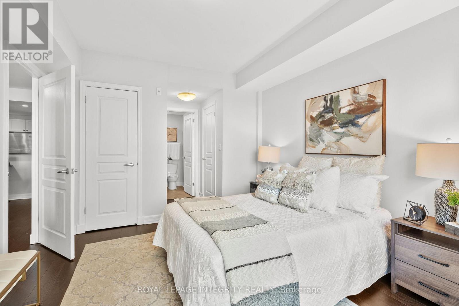 Photo 10 of 309 200 Besserer Street N, Ottawa ON