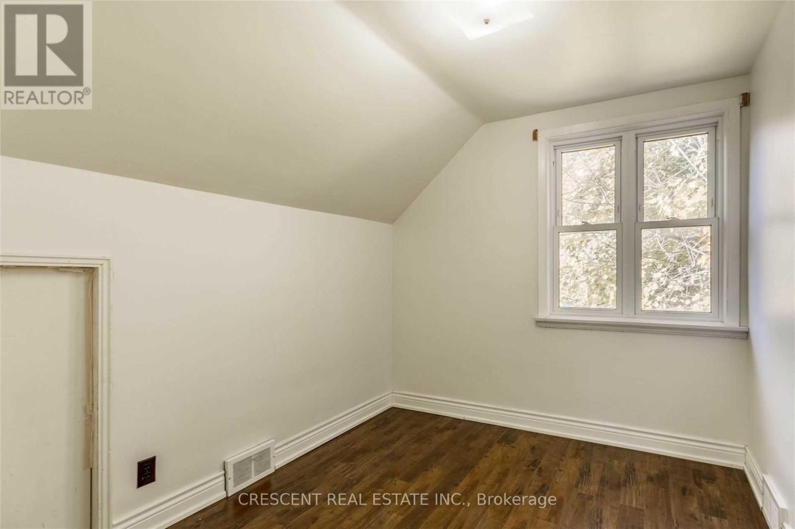 Photo 16 of 261 Barrie Road, Orillia ON