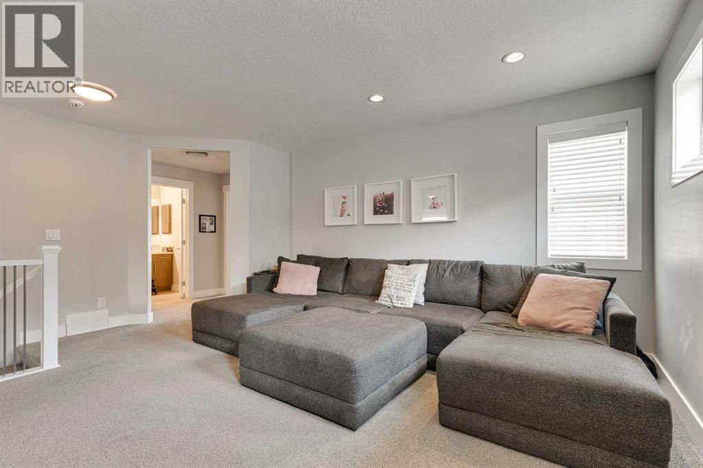 Single Family House for Sale in  Brightoncrest Cove SE New Brighton Calgary 