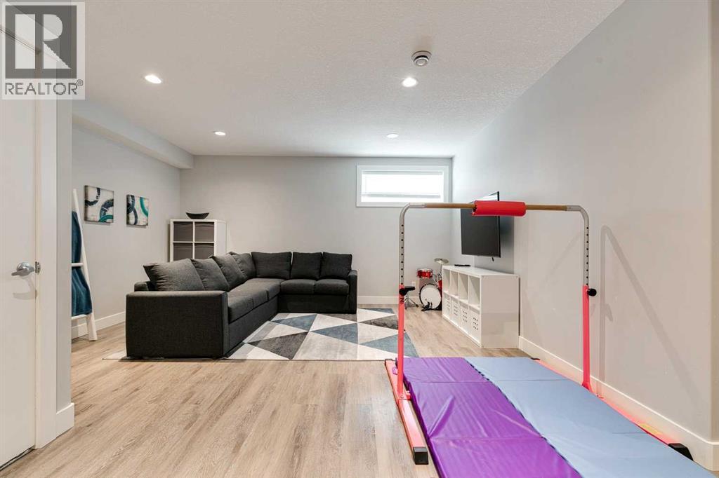 Single Family House for Sale in  Brightoncrest Cove SE New Brighton Calgary 