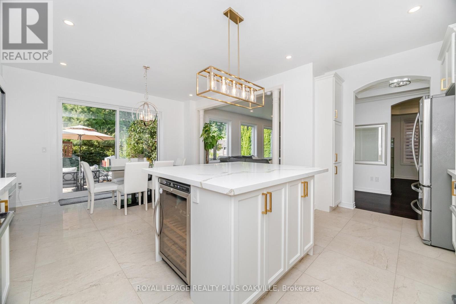 Photo 15 of 64 Sutherland Crescent, Hamilton ON
