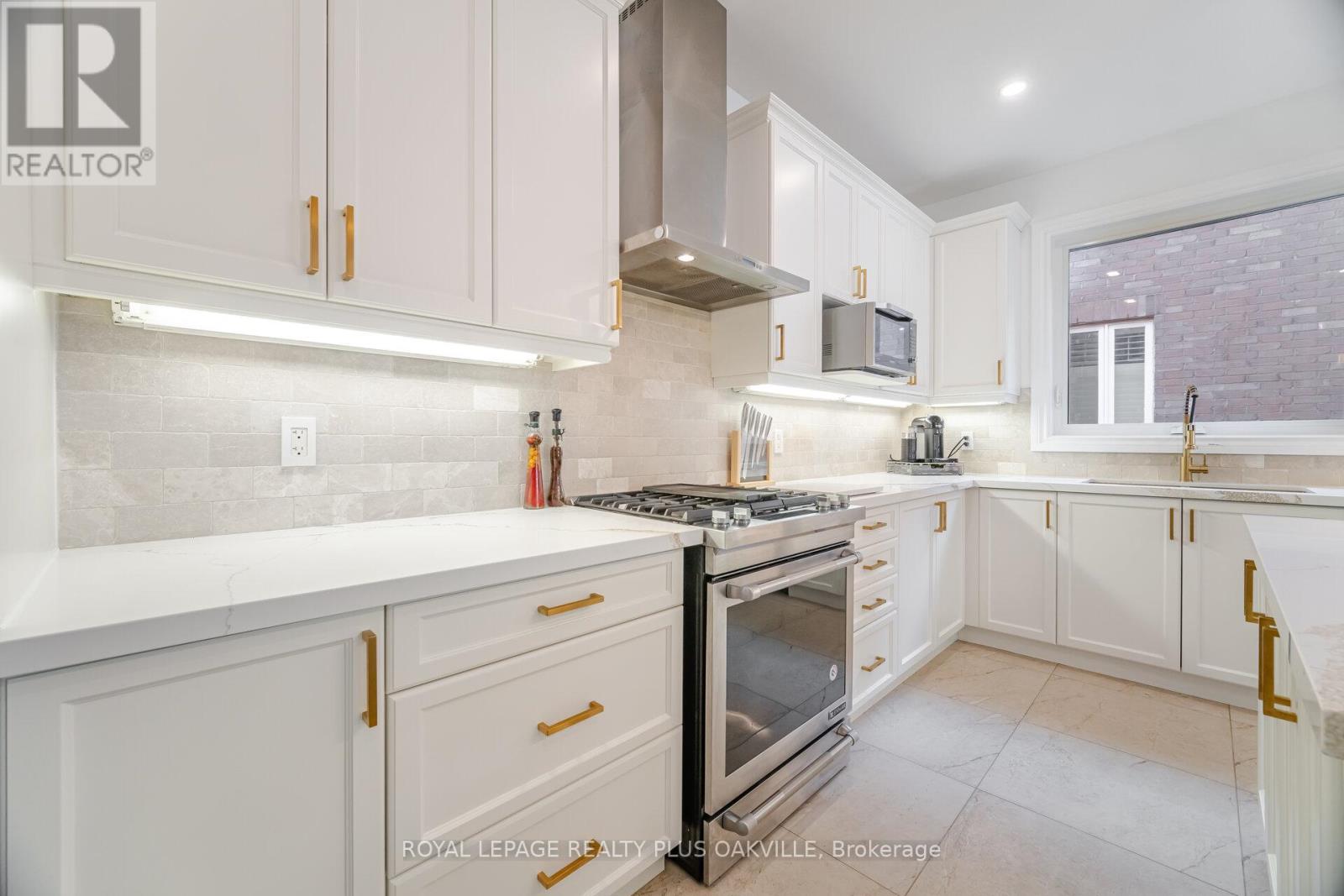 Photo 33 of 64 Sutherland Crescent, Hamilton ON