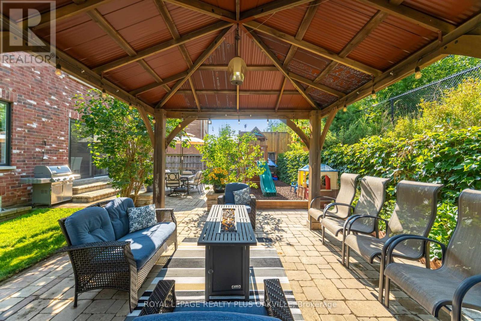 Photo 27 of 64 Sutherland Crescent, Hamilton ON