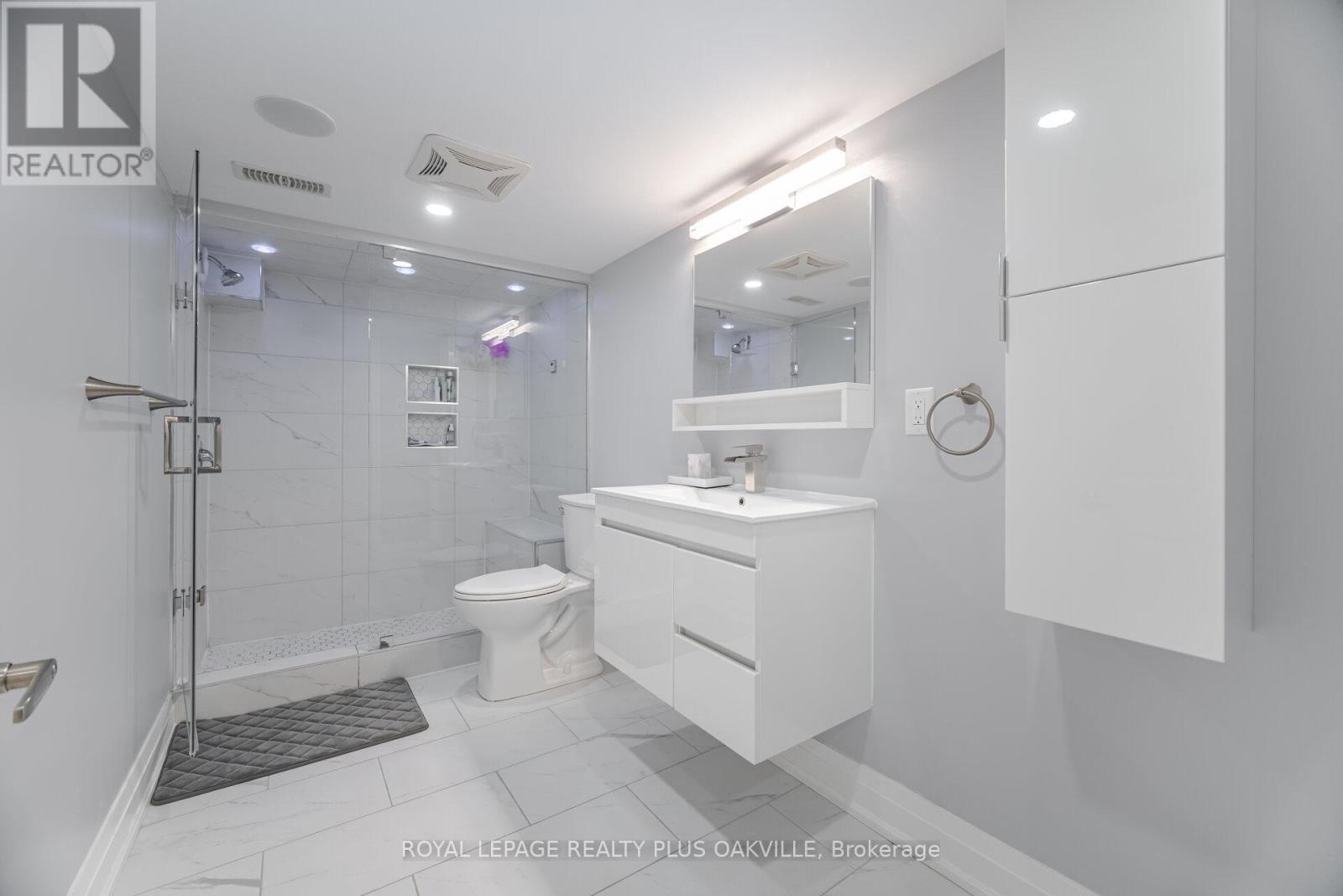 Photo 19 of 64 Sutherland Crescent, Hamilton ON