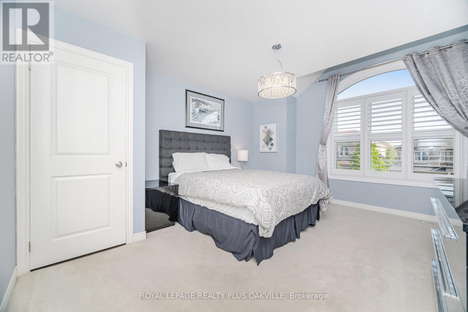Photo 10 of 64 Sutherland Crescent, Hamilton ON