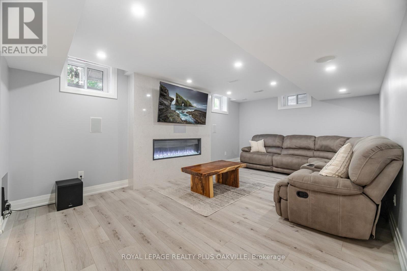 Photo 21 of 64 Sutherland Crescent, Hamilton ON