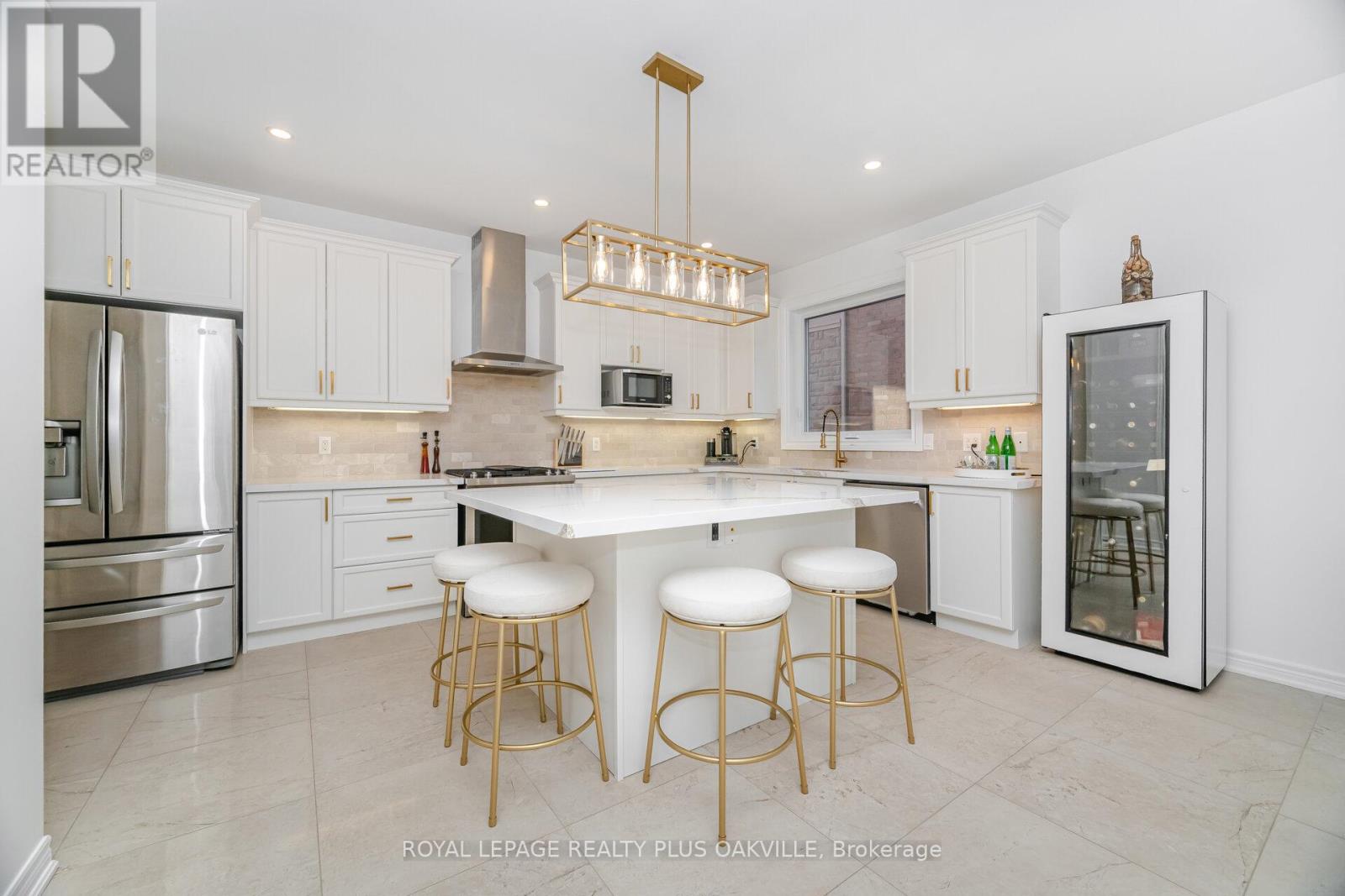 Photo 14 of 64 Sutherland Crescent, Hamilton ON