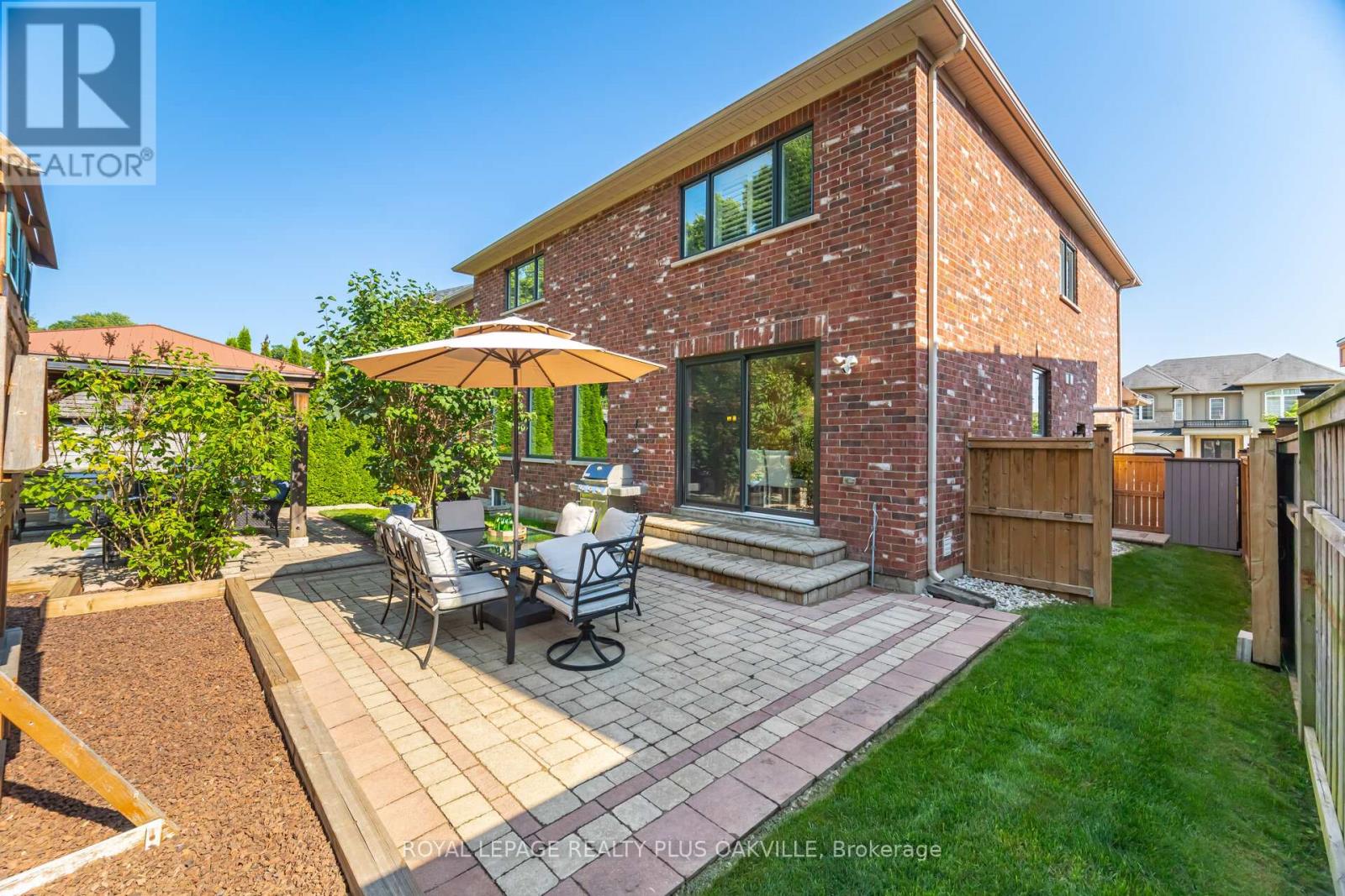Photo 18 of 64 Sutherland Crescent, Hamilton ON