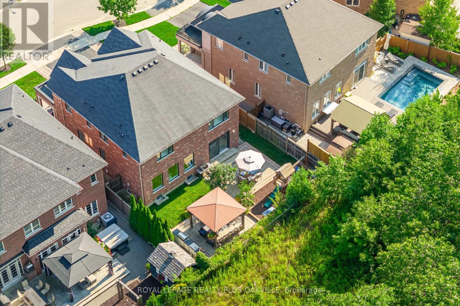 Photo 5 of 64 Sutherland Crescent, Hamilton ON