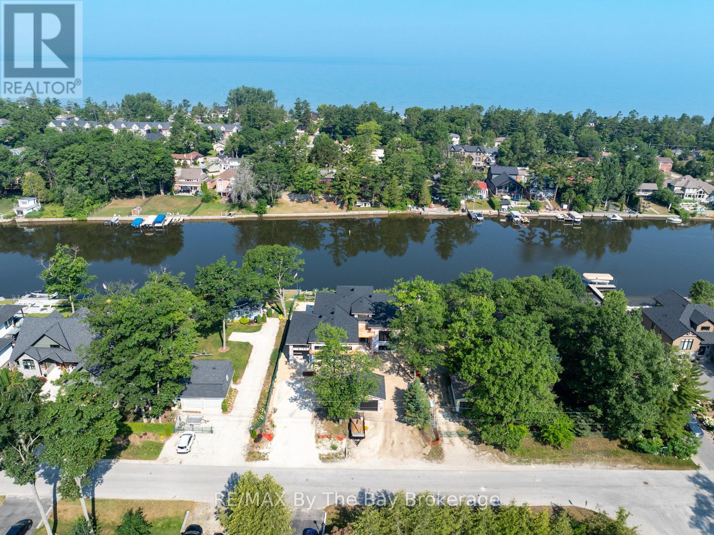 Photo 13 of 34 Edgewater Road, Wasaga Beach ON