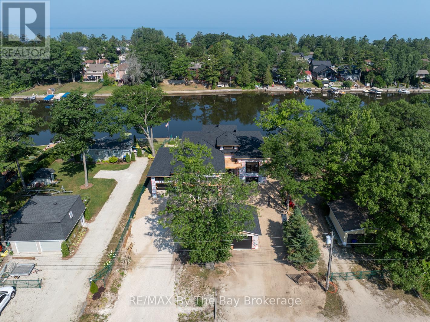 Photo 8 of 34 Edgewater Road, Wasaga Beach ON