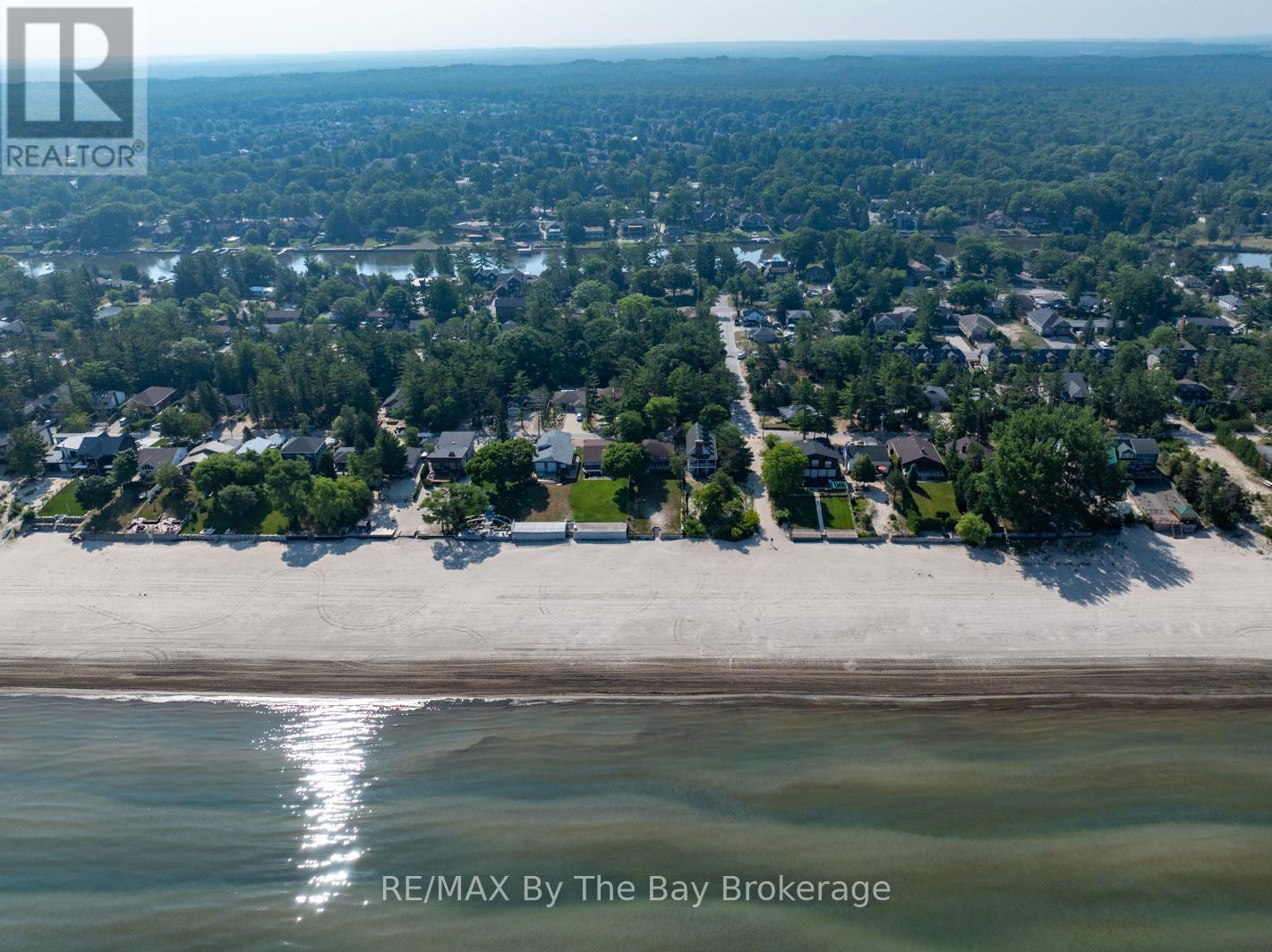 Photo 4 of 34 Edgewater Road, Wasaga Beach ON