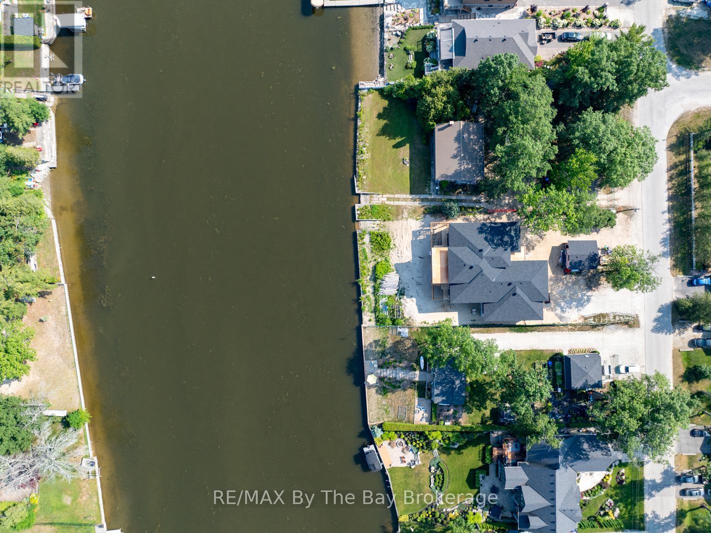 Photo 7 of 34 Edgewater Road, Wasaga Beach ON