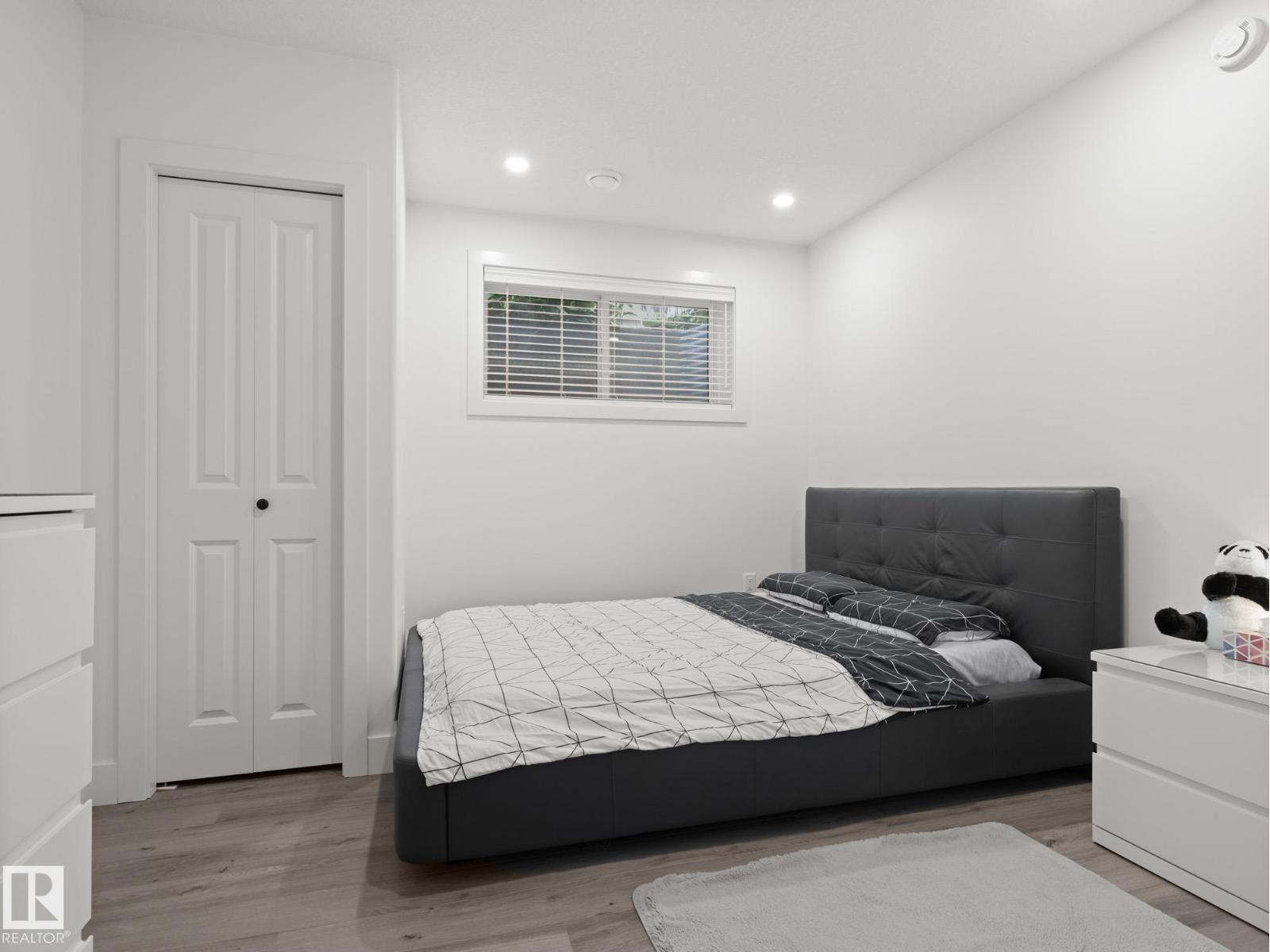 Photo 7 of 623 Ortona Wy Nw, Edmonton AB