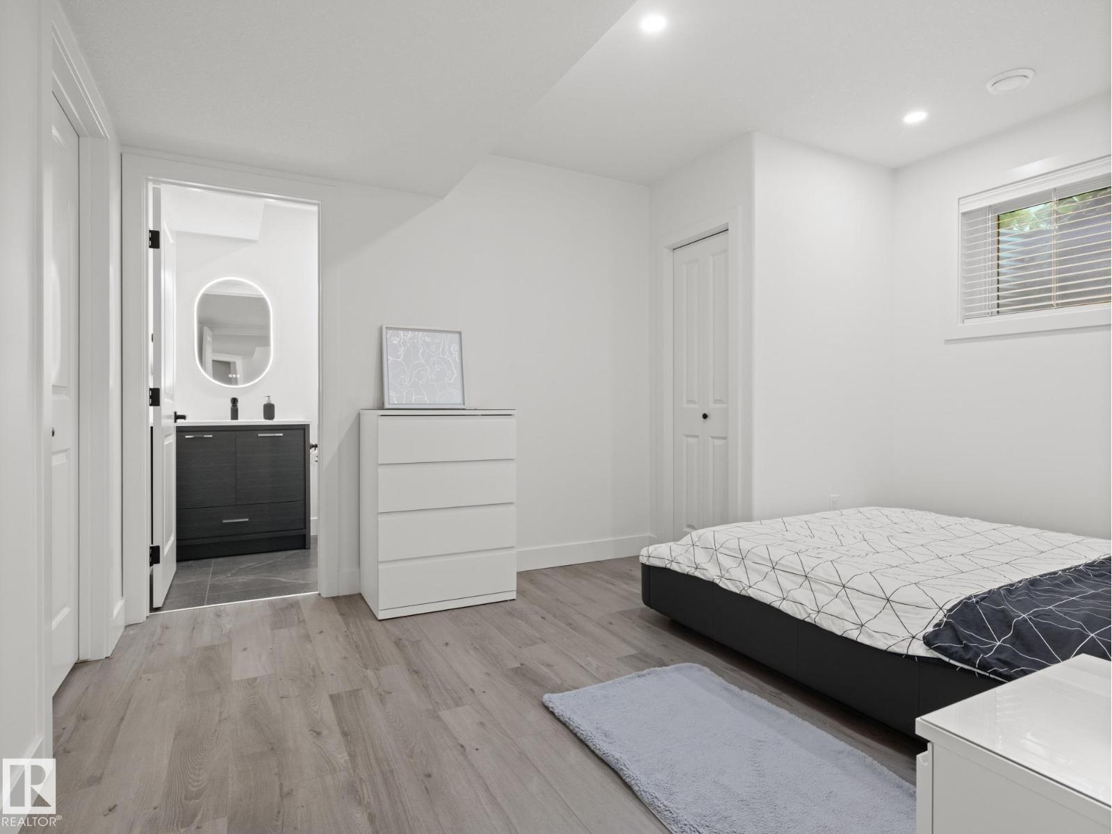 Photo 27 of 623 Ortona Wy Nw, Edmonton AB