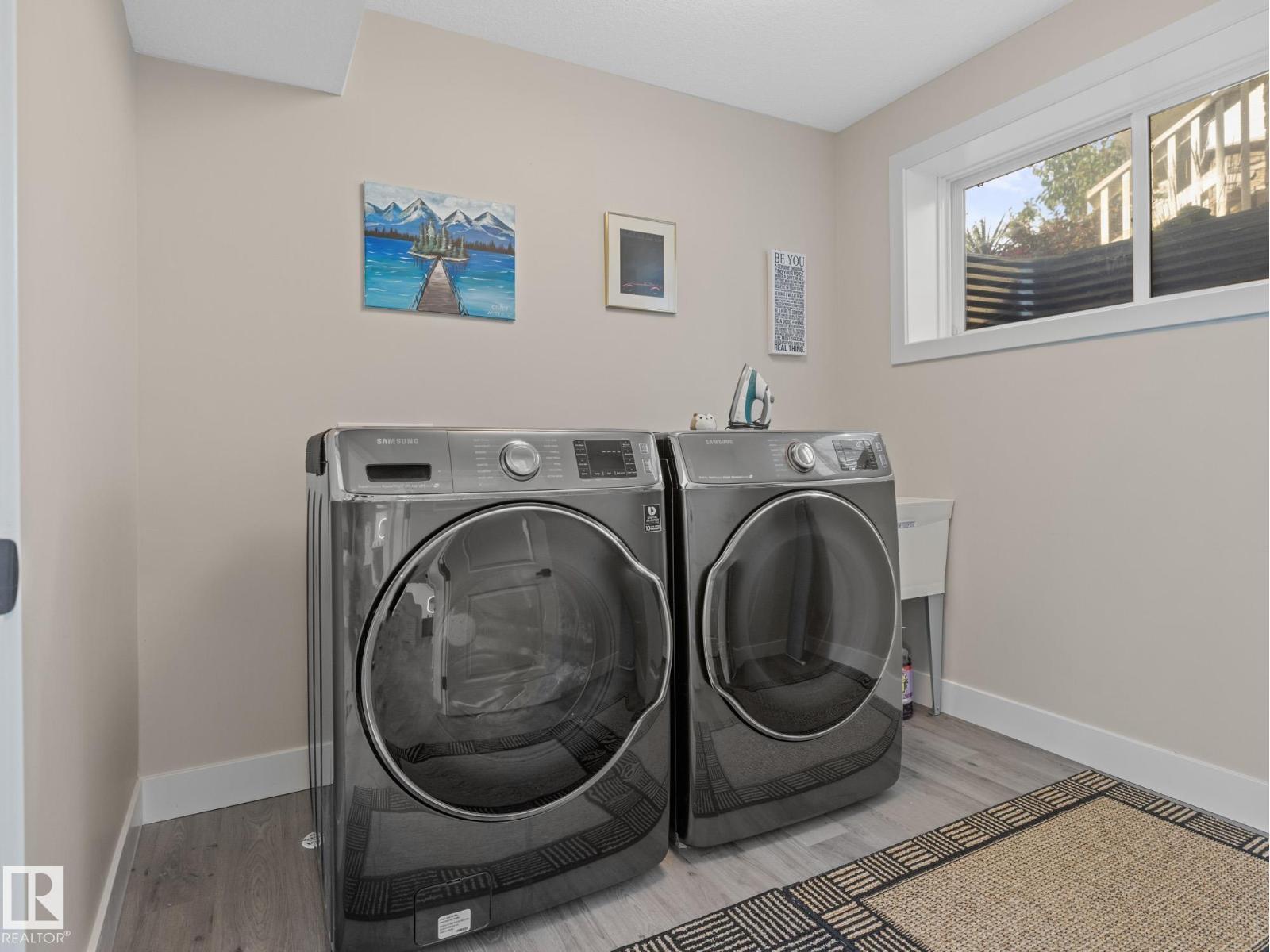 Photo 4 of 623 Ortona Wy Nw, Edmonton AB