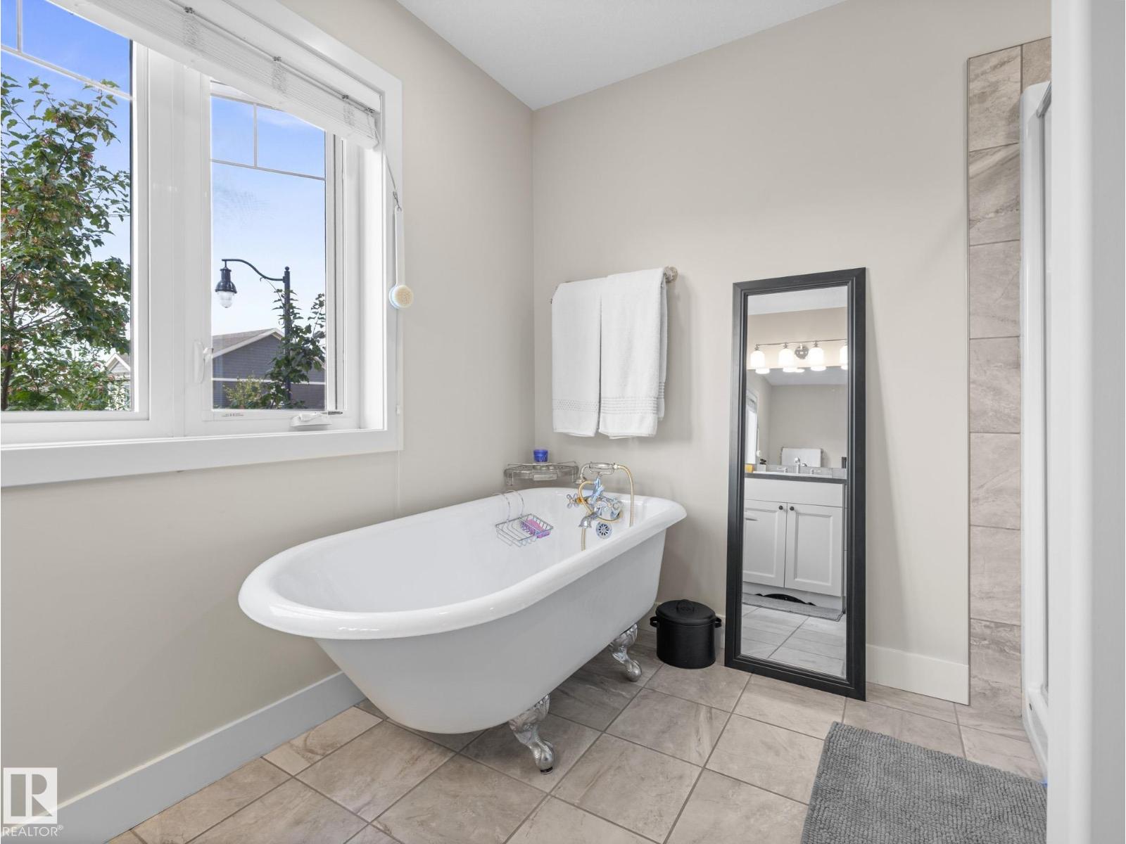 Photo 10 of 623 Ortona Wy Nw, Edmonton AB