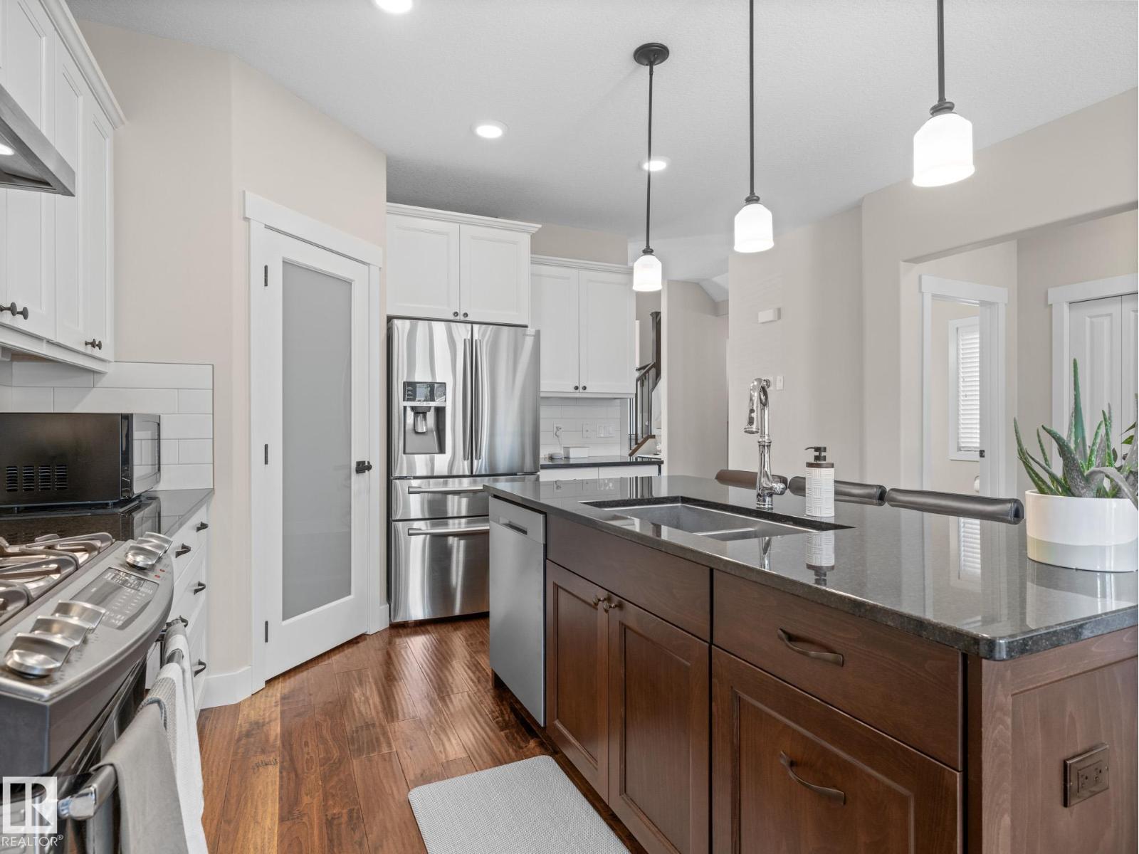 Photo 16 of 623 Ortona Wy Nw, Edmonton AB