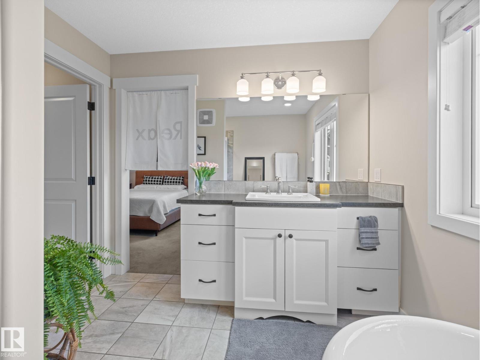 Photo 28 of 623 Ortona Wy Nw, Edmonton AB