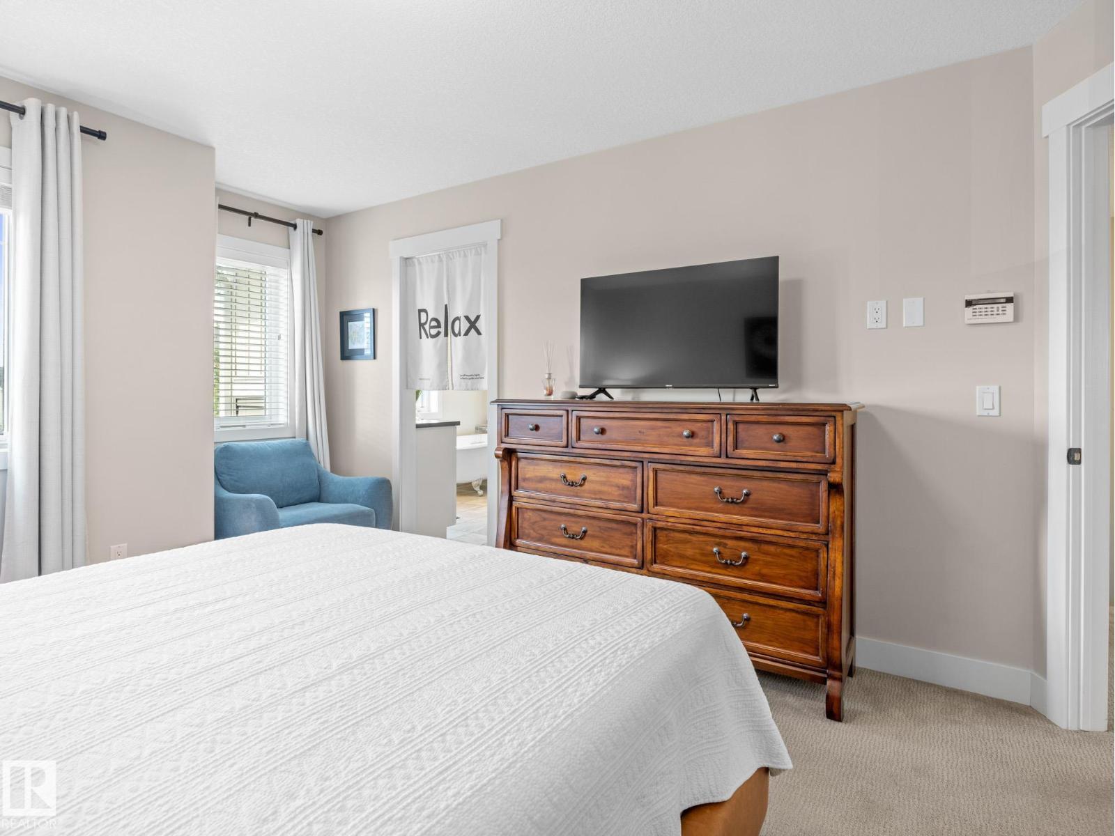 Photo 13 of 623 Ortona Wy Nw, Edmonton AB