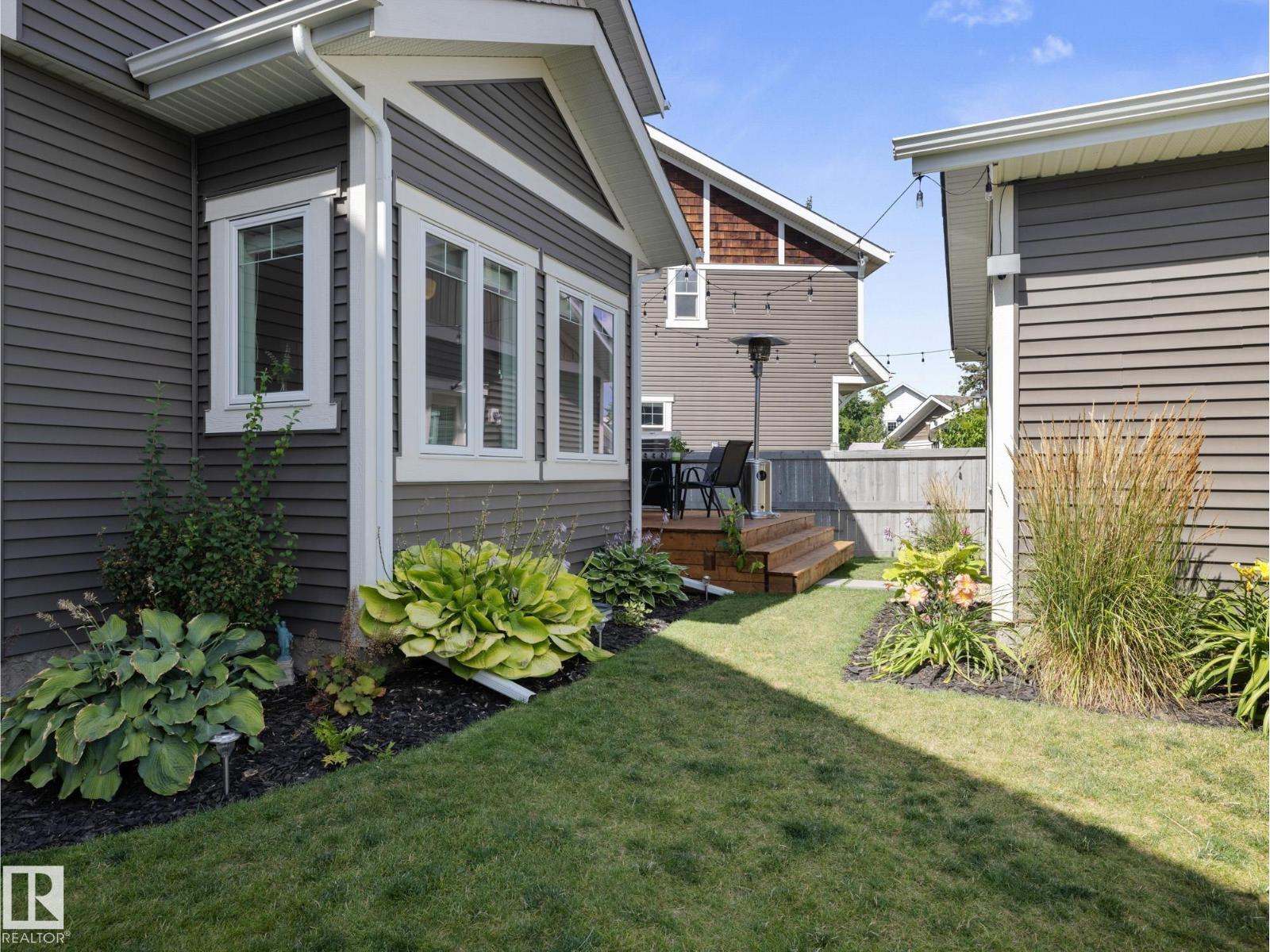 Photo 2 of 623 Ortona Wy Nw, Edmonton AB