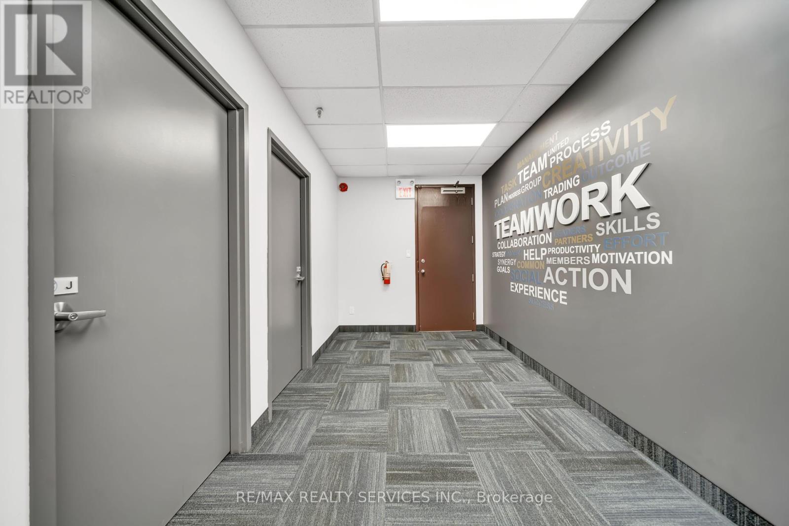 Photo 4 of 215 6660 Kennedy Road, Mississauga ON