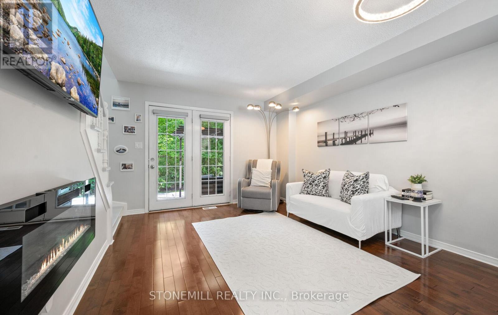 Photo 8 of 12 4200 Kilmer Drive, Burlington ON