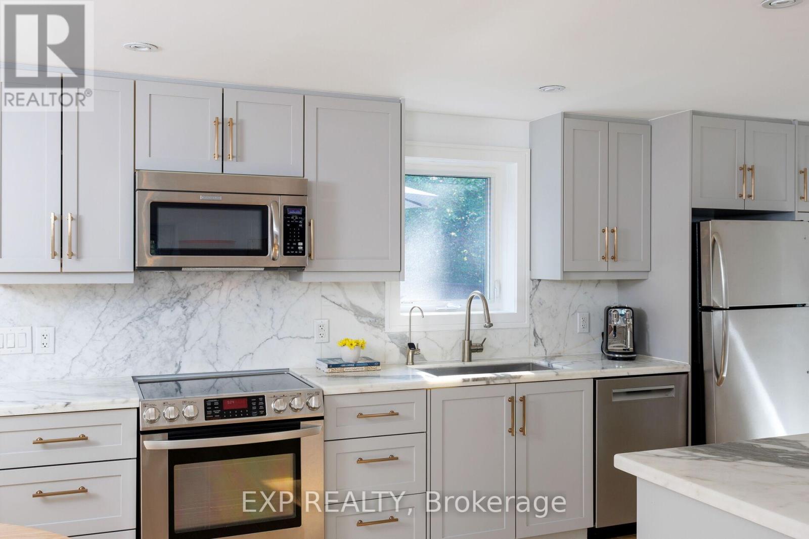 Photo 12 of 870 Royal York Road, Toronto ON