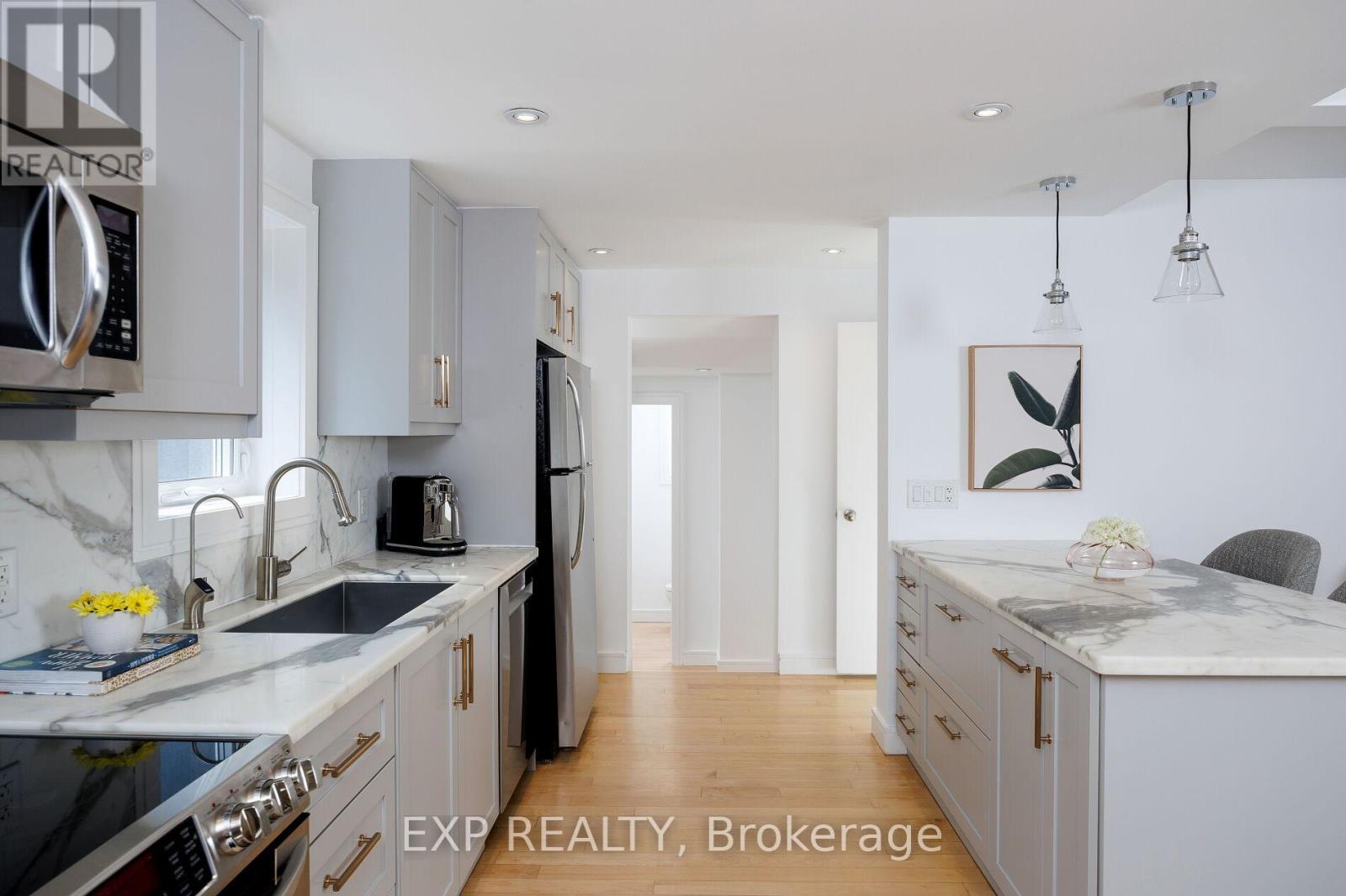 Photo 13 of 870 Royal York Road, Toronto ON