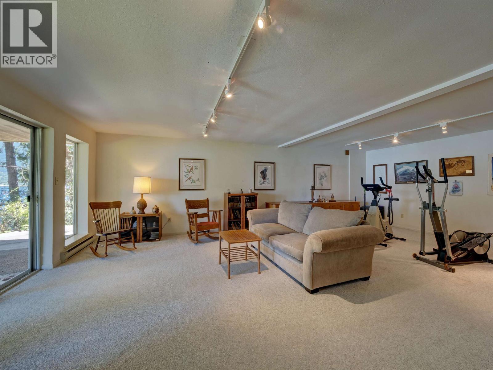 6448 N GALE AVENUE, Sechelt