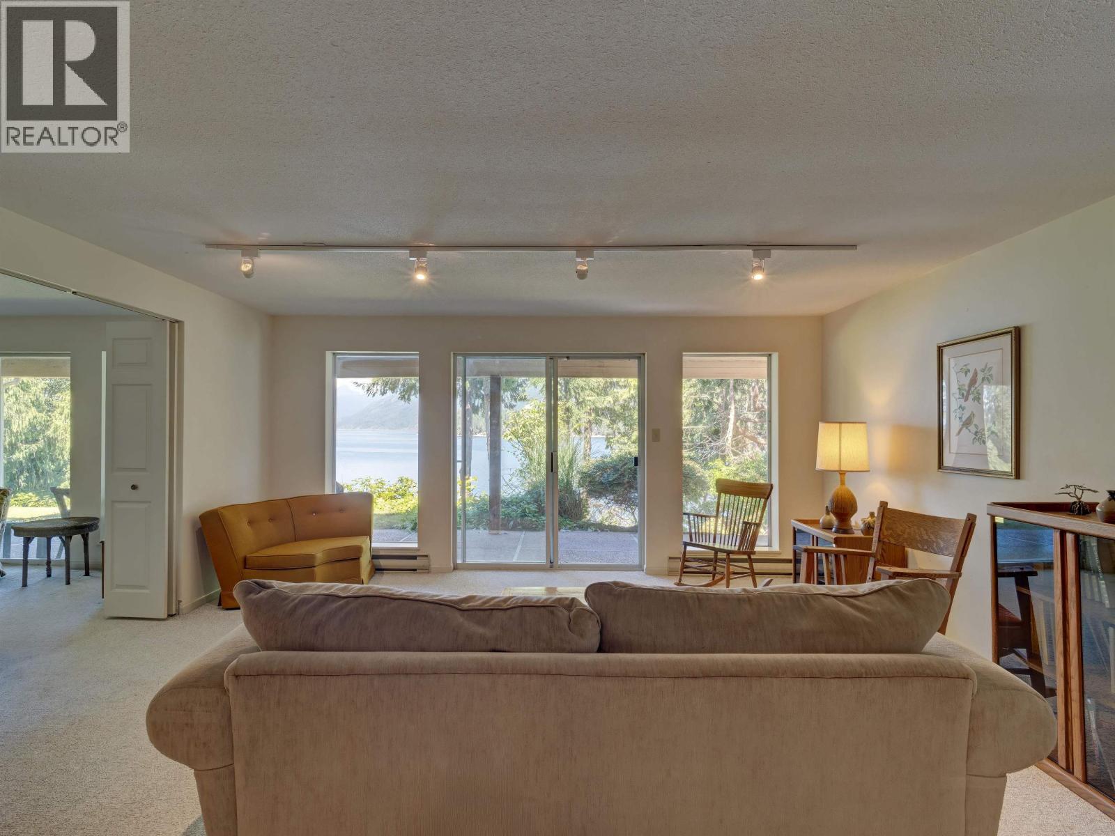 6448 N GALE AVENUE, Sechelt