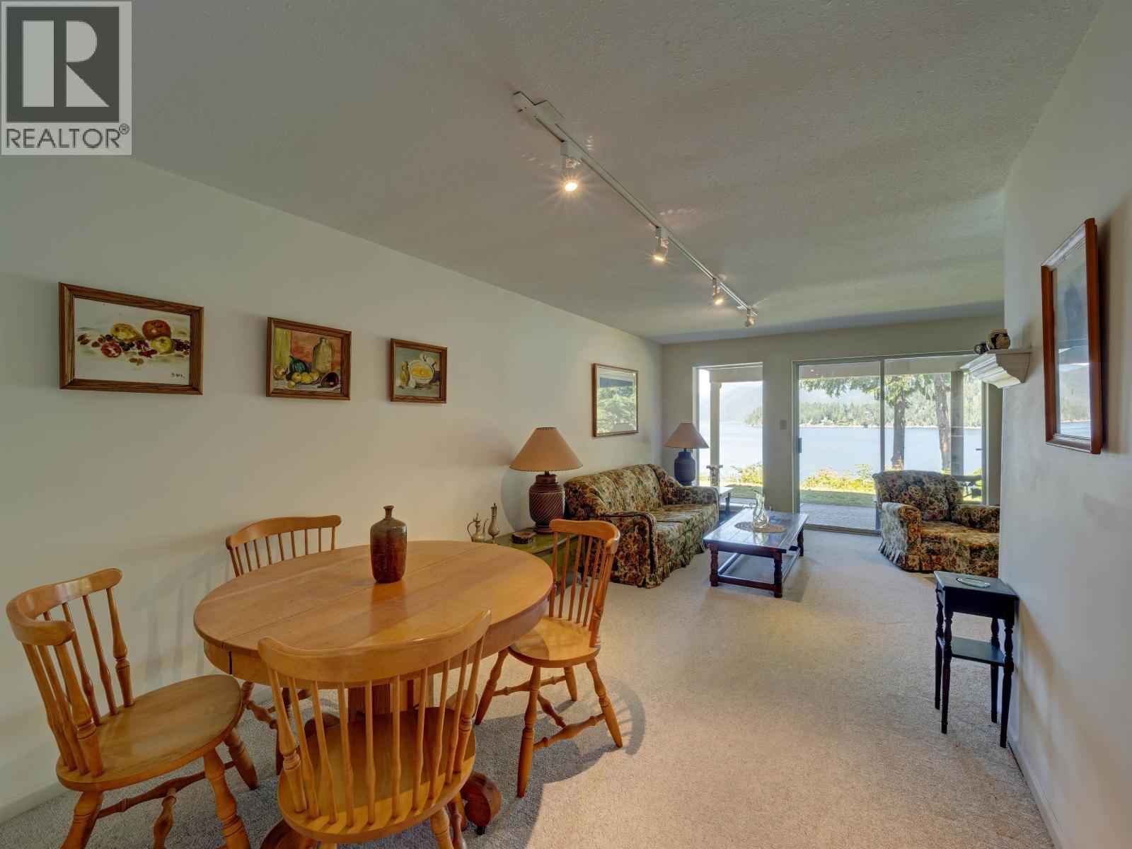 6448 N GALE AVENUE, Sechelt