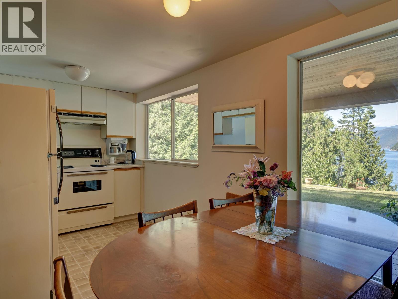 6448 N GALE AVENUE, Sechelt