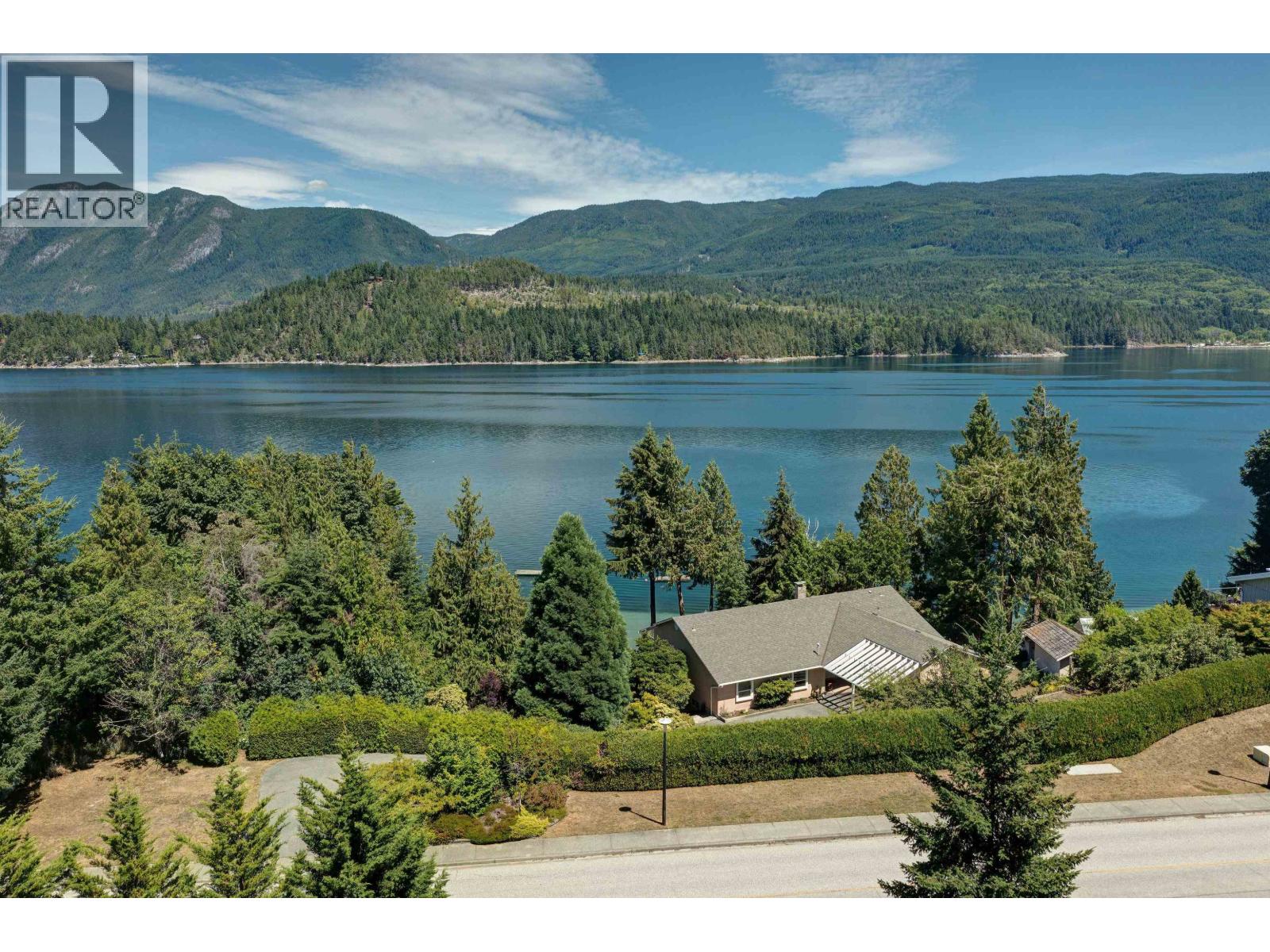 6448 N GALE AVENUE, Sechelt
