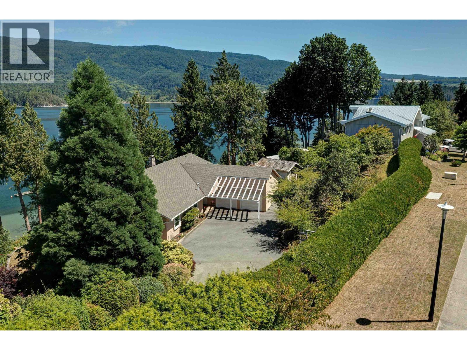6448 N GALE AVENUE, Sechelt
