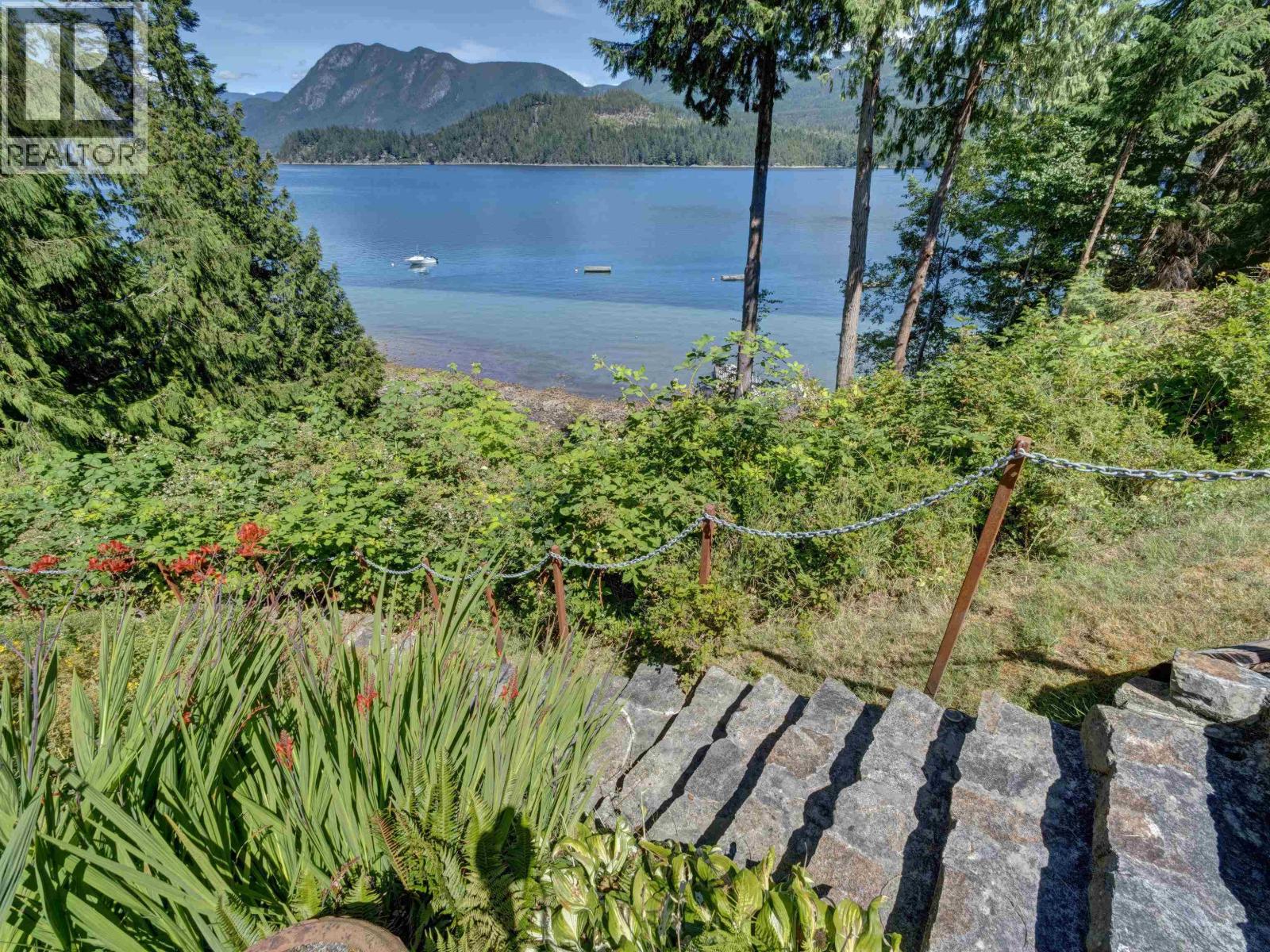 6448 N GALE AVENUE, Sechelt