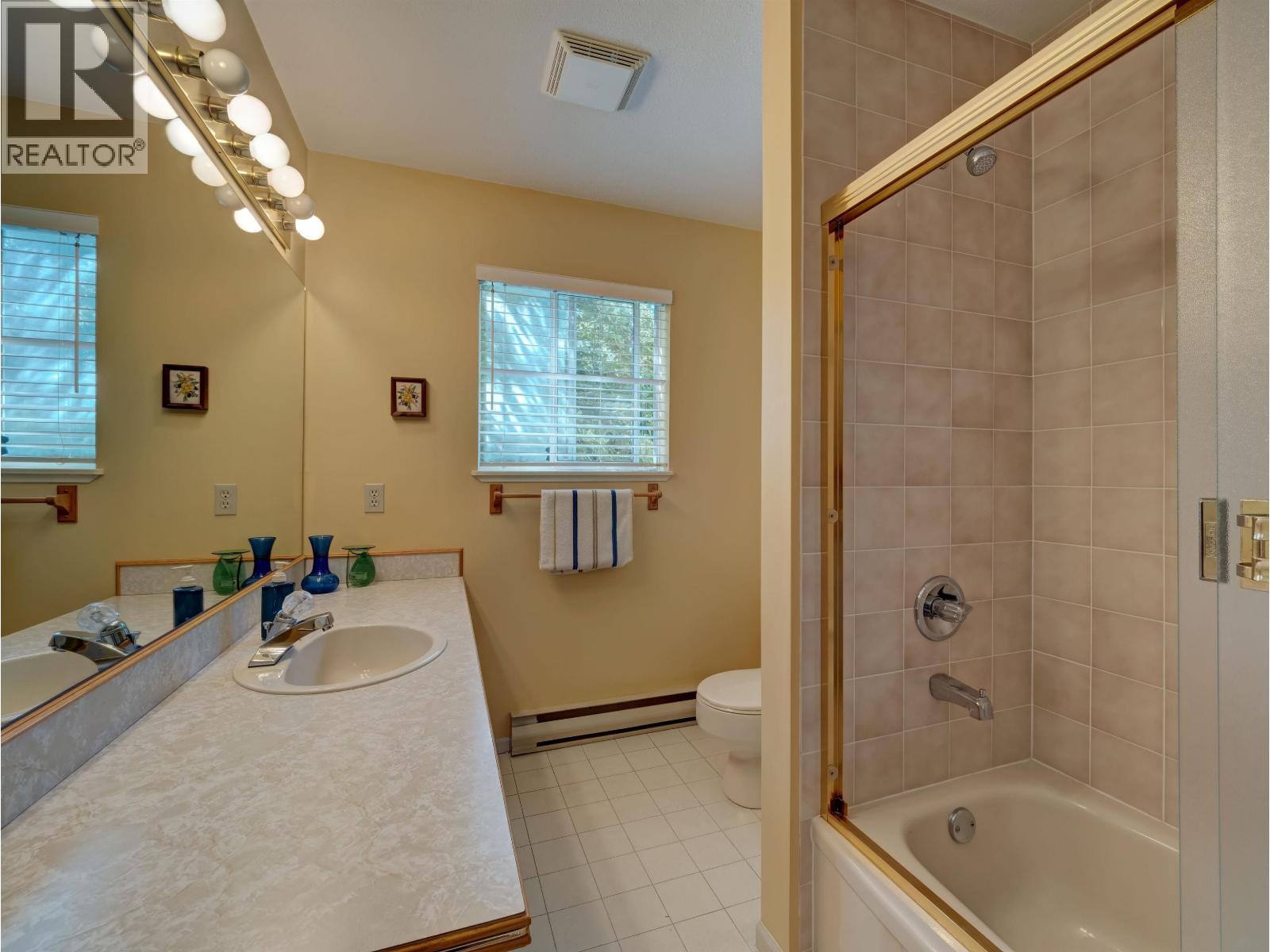 6448 N GALE AVENUE, Sechelt
