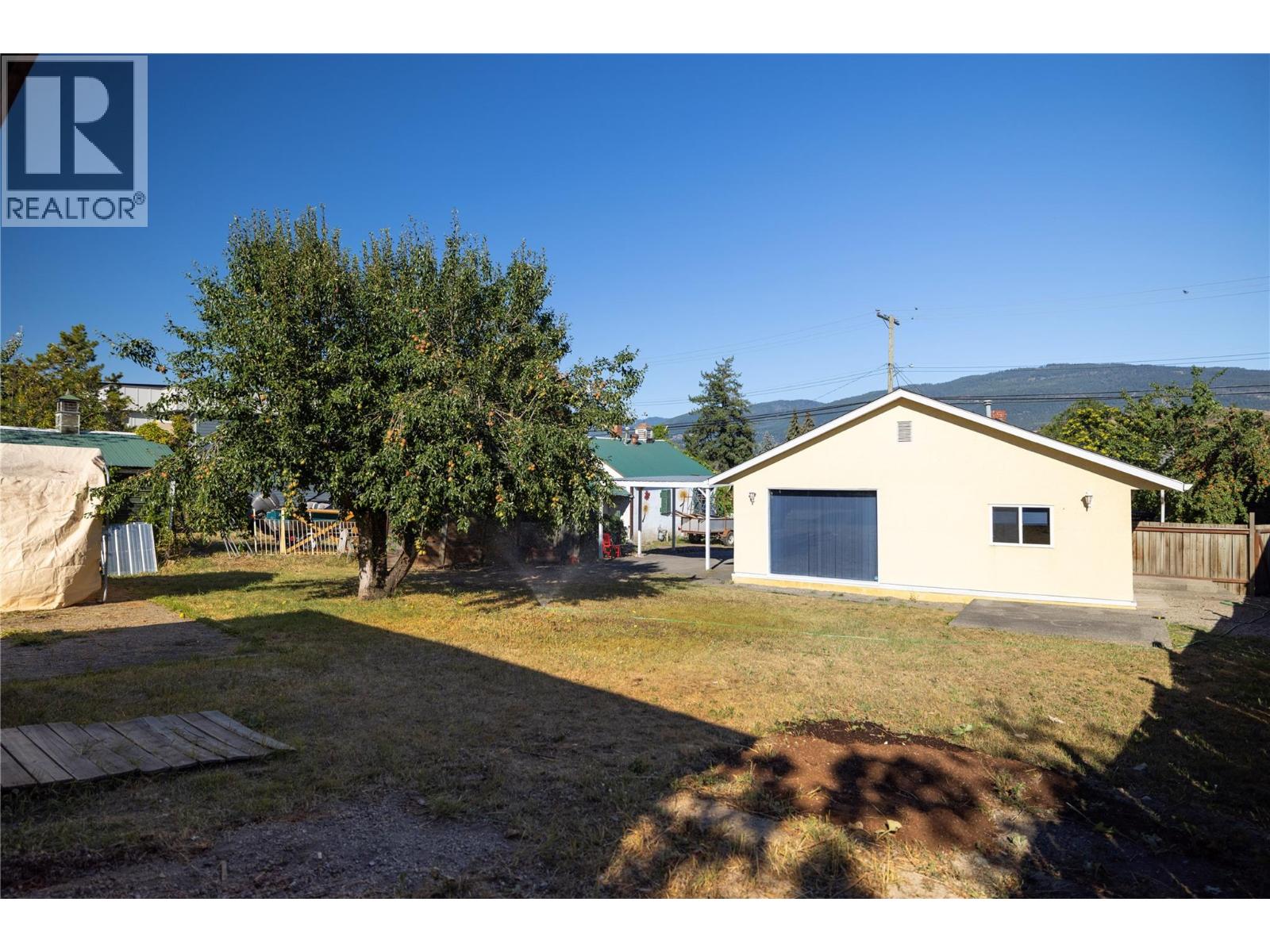 Photo 4 of 3900 Alexis Park Drive, Vernon BC