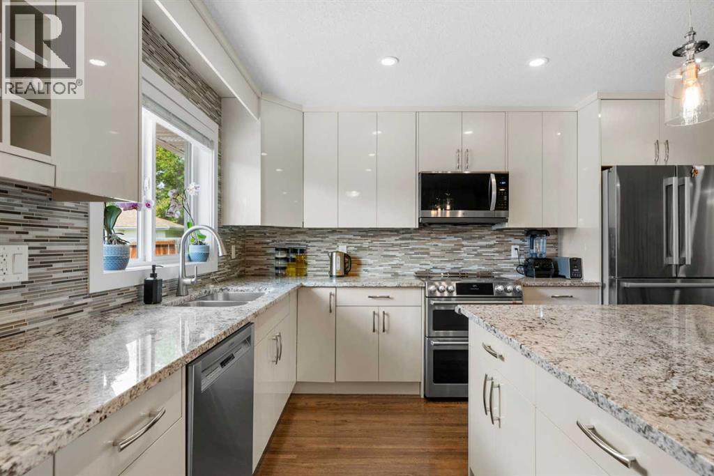 Single Family House 3 Level for Sale in   Street NE Mayland Heights Calgary 