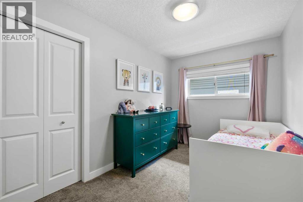 Single Family House 3 Level for Sale in   Street NE Mayland Heights Calgary 
