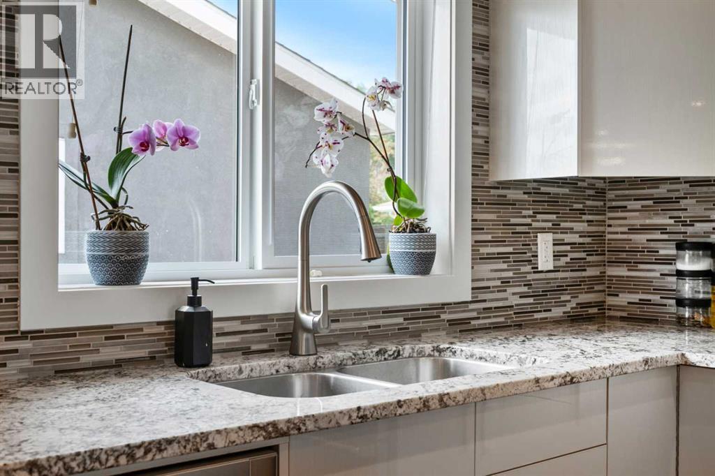 Single Family House 3 Level for Sale in   Street NE Mayland Heights Calgary 