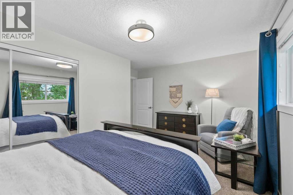 Single Family House 3 Level for Sale in   Street NE Mayland Heights Calgary 