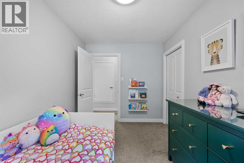 Single Family House 3 Level for Sale in   Street NE Mayland Heights Calgary 