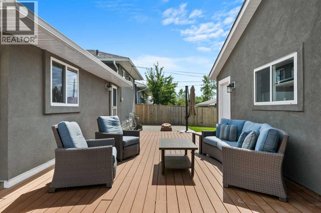 Single Family House 3 Level for Sale in   Street NE Mayland Heights Calgary 