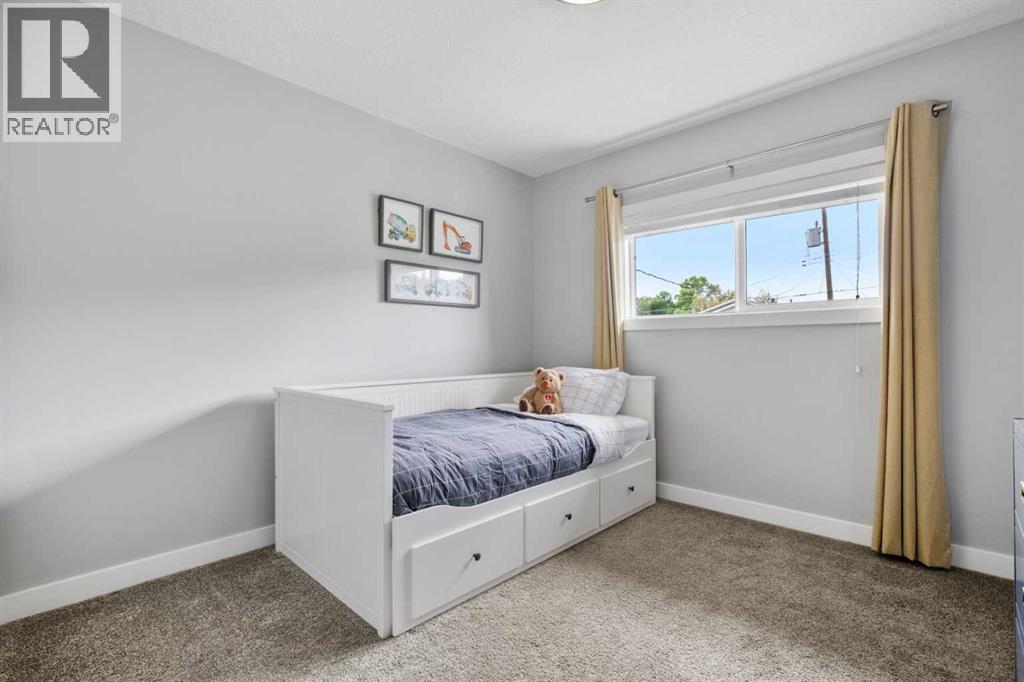 Single Family House 3 Level for Sale in   Street NE Mayland Heights Calgary 
